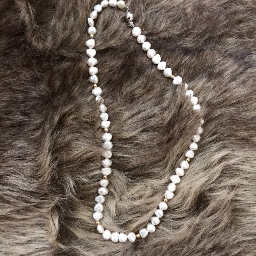 Pearl necklace authentic